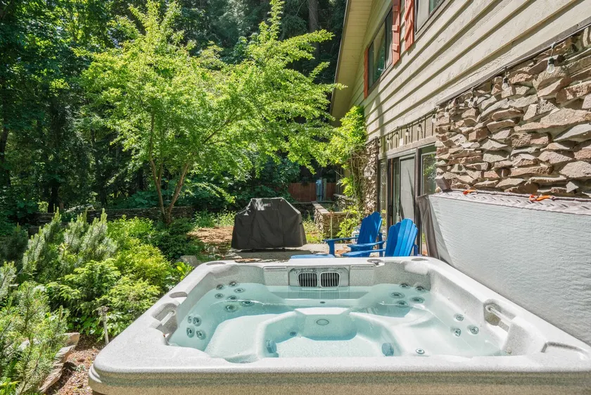 Large Hot Tub & Two Gamerooms for twice the fun! - Image 1