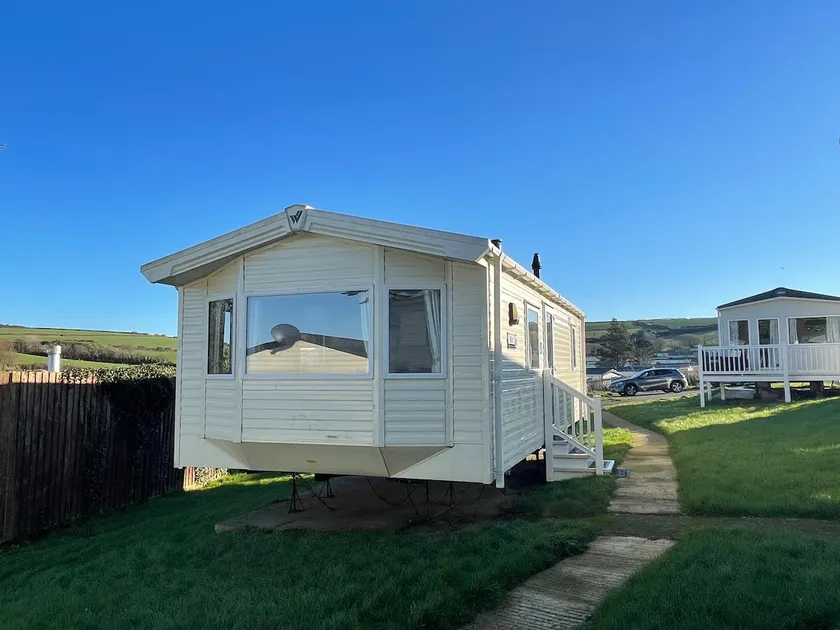 Newquay Bay Resort pet friendly sleeps 6 WiFi - Image 1