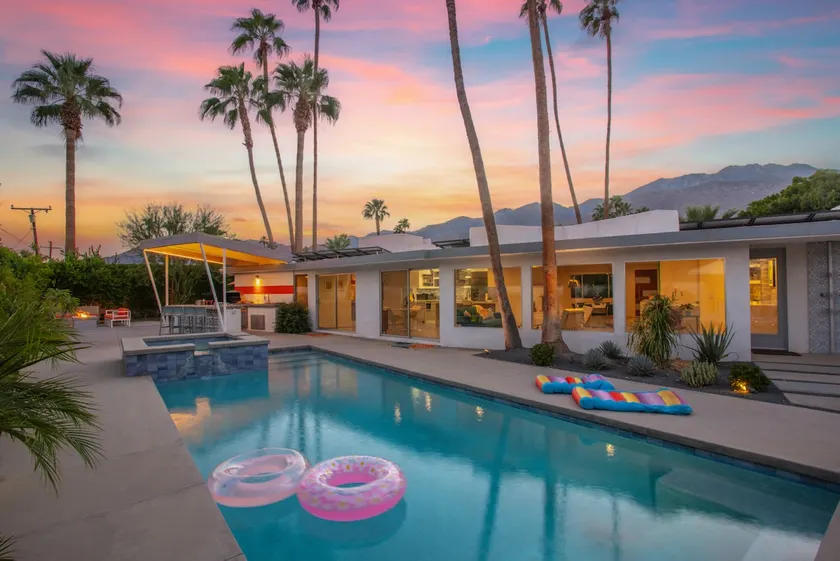 Upscale, Spacious Mid-Century 4 bed/4 bath home - Image 1