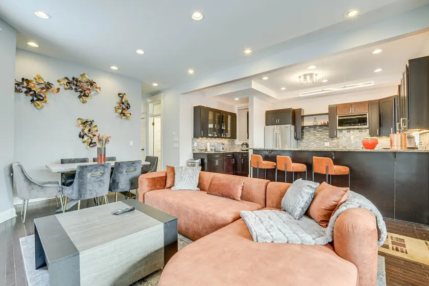Spacious Condo w/ Deck ~ 3 Mi to Downtown Chicago! - Image 1