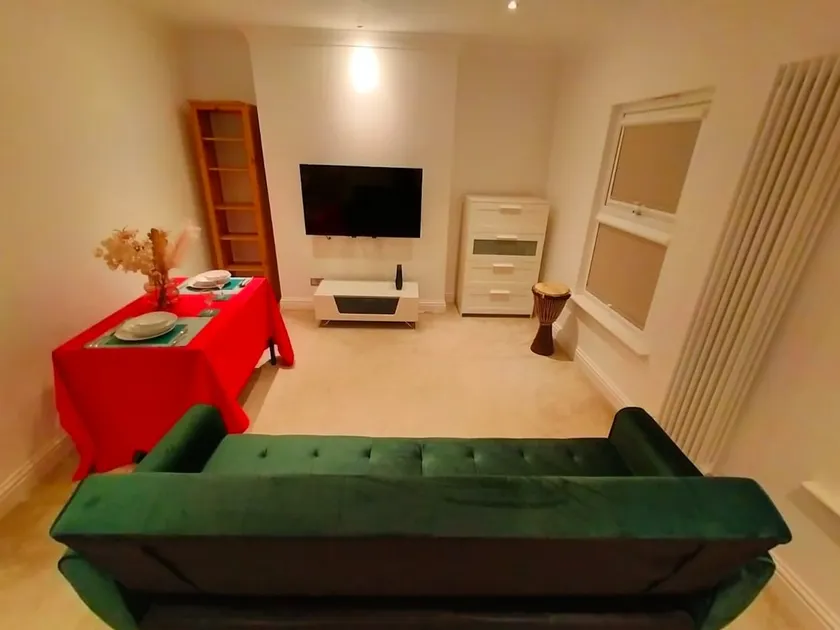 Fully-equipped flat in the city of London. - Image 1
