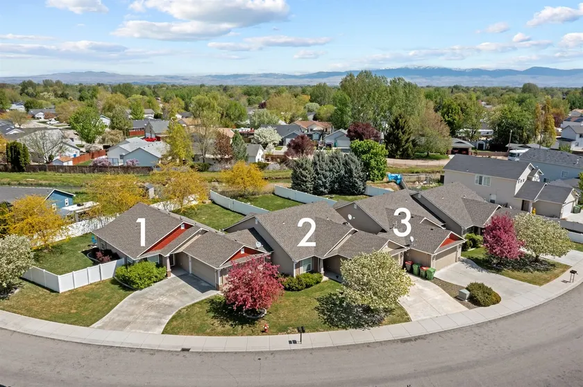 3 Adjacent Homes | Great for Families | Sleeps 24 - Image 1