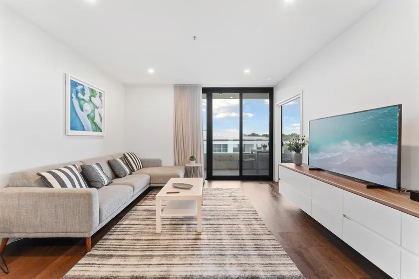 Perfect Location 1-Bed with Balcony, BBQ & Parking - Image 1
