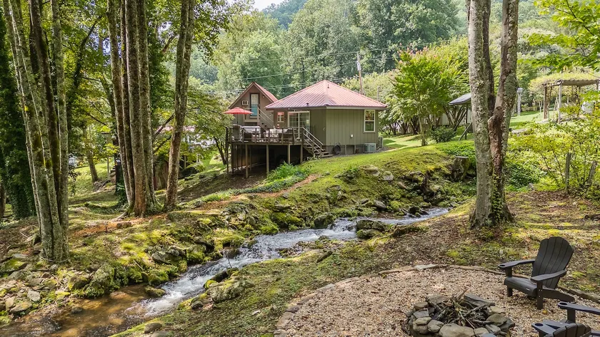 Haven on the Creek Beautiful Creekside Retreat - Image 1