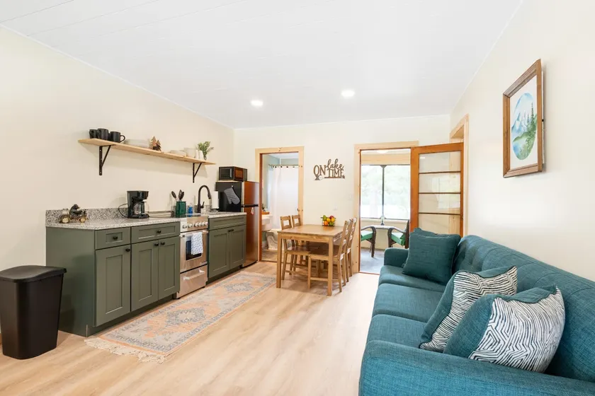 Squam waterfront 2 bed 2bath (Suite 8) - Image 1