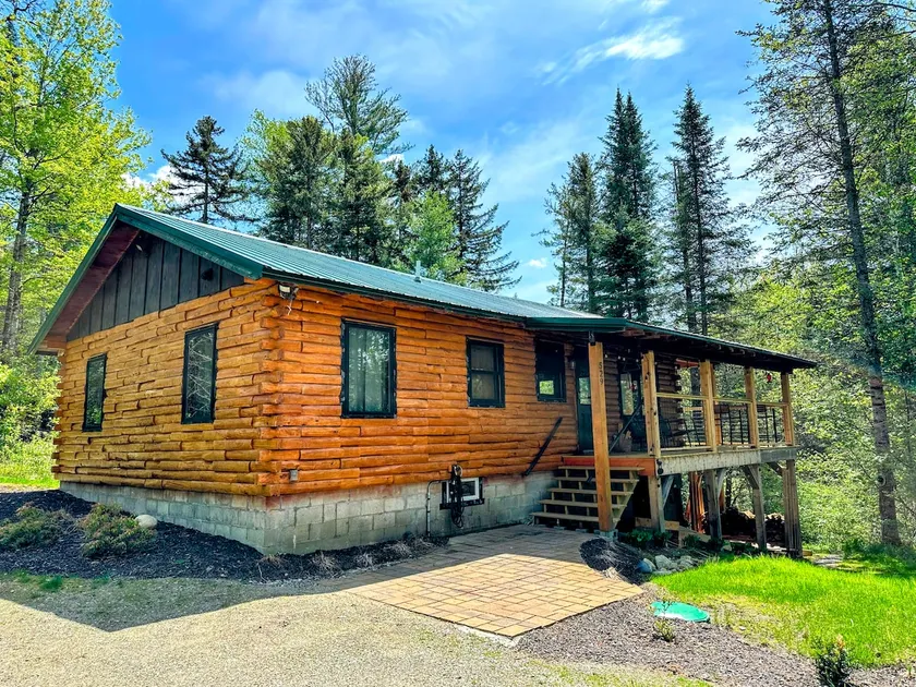 5R Cozy log chalet in fantastic location. Ski, snowshoe, fish, explore! AC, pet friendly! - Image 1