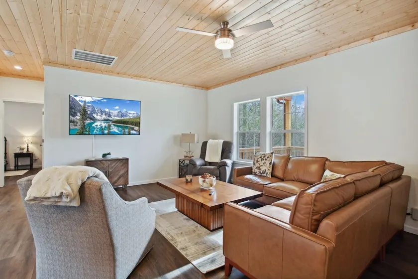 New single-level cabin near Boone - Image 1