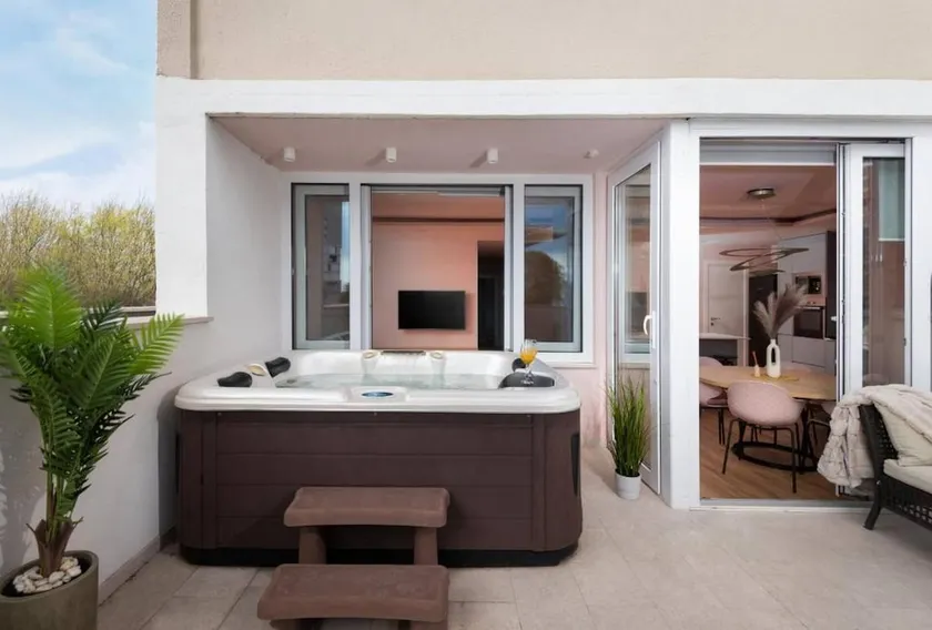 Glow luxury apartment with terrace and jacuzzi - Image 1