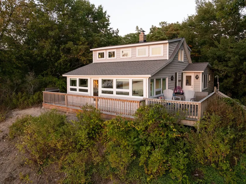 Charming Cottage, Private Lake MI Beach - Image 1