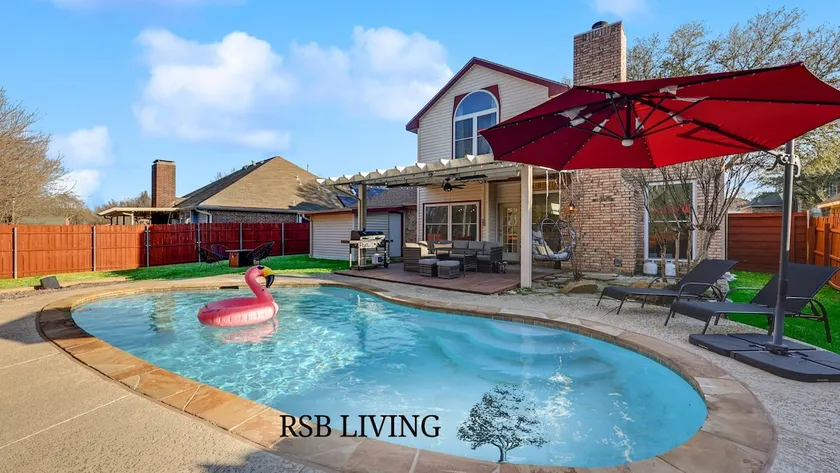 Glamorous 4BR 2,5BA Holiday Home with Pool, Game Room & Fire Pit - Image 1