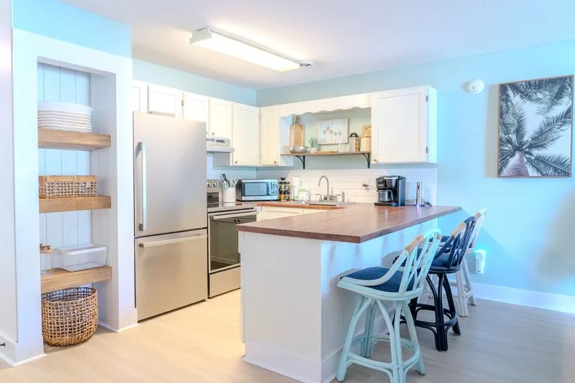 Updated 1 Bedroom Condo-Golf Colony 19-D - Image 1