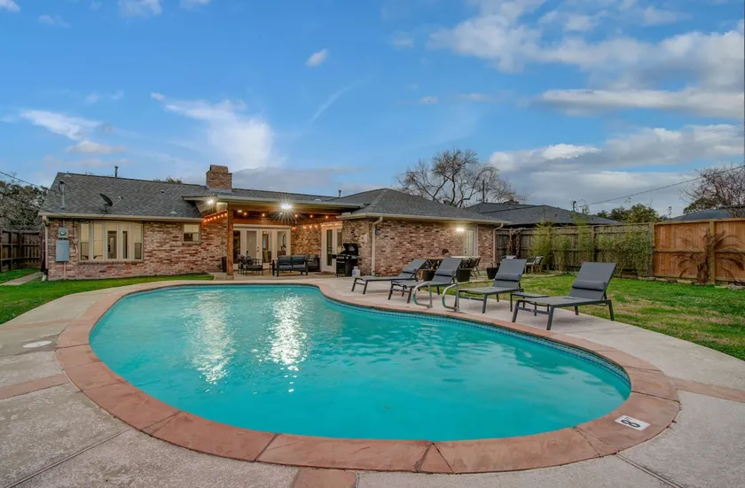 Rustic Modern Escape - 4BD-2BA with Pool & Patio - Image 1