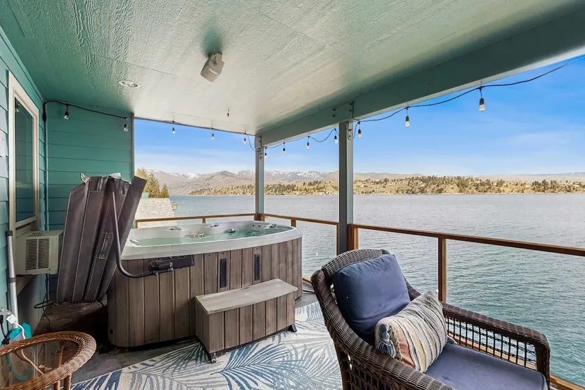 Huge 3BR Lakefront - Hot Tub - Dock - Deck - Image 1