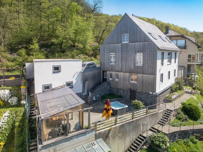 Spacious vacation home at the Nürburgring for groups - Image 1