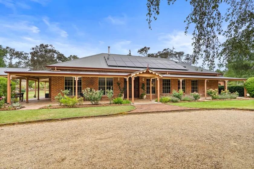 6 Minutes from Bathurst CBD - The Estait Homestead - Laffing Waters Retreat - Image 1