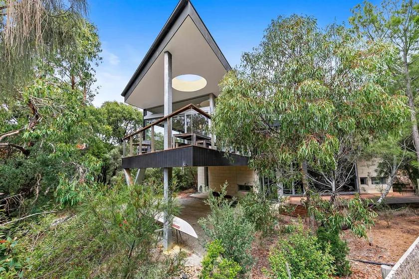 Erica Escape | Modern Treehouse Retreat - Image 1
