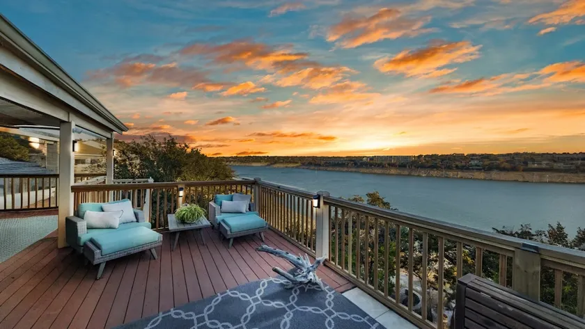 The Ascent - Waterfront Home w Private Dock - Image 1