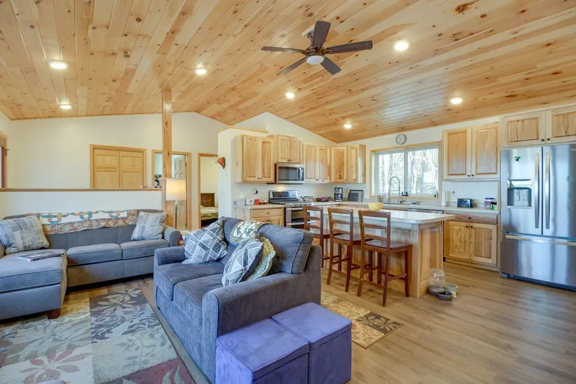 Hines Vacation Rental w/ Grill: Walk to Lake! - Image 1