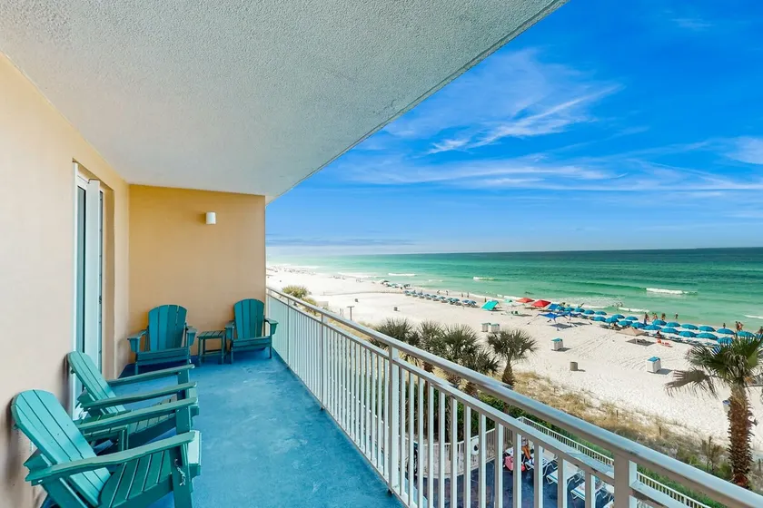 Convenient first-floor vacation suite with pool & - Image 1