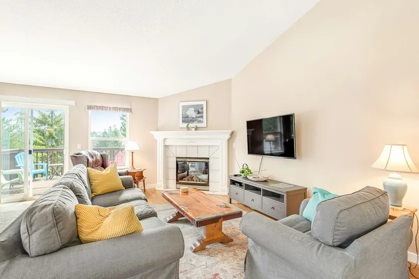 Dog friendly house withspacious deck, gas grill, n - Image 1
