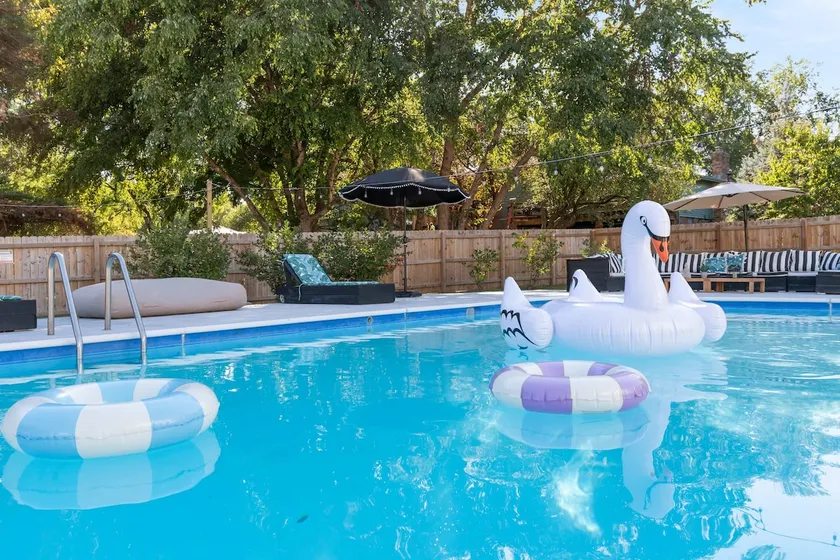 Designer Home w/ Private Yard, Theatre & Games! - Image 1