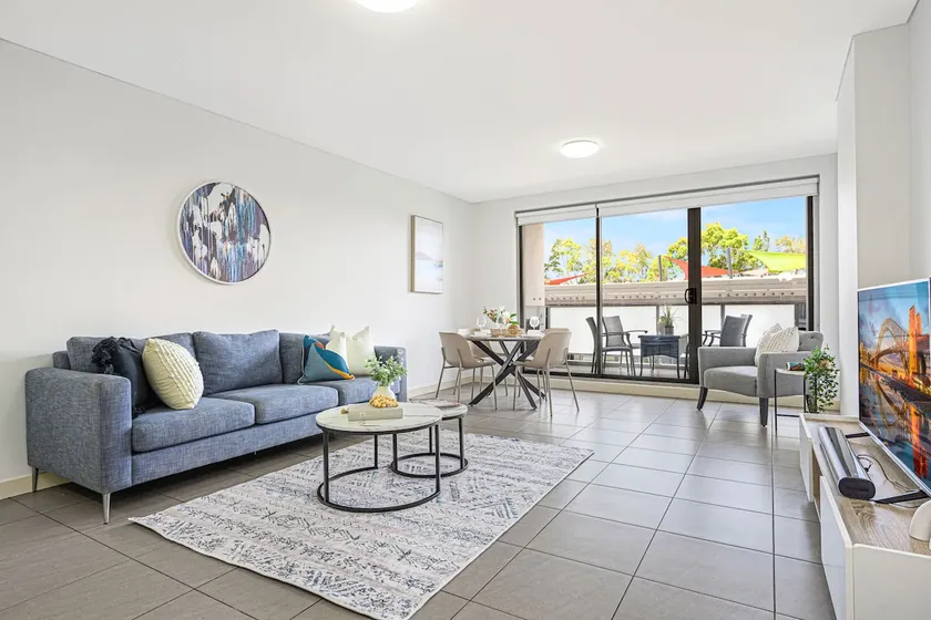 Comfy 2BR in Parramatta central with free parking - Image 1