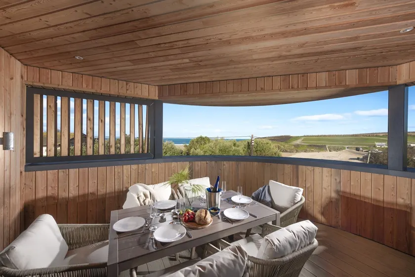 Harlyn Penthouse, Harlyn Bay - 1 pet accepted - Free Wi-fi - Sea View - Image 1