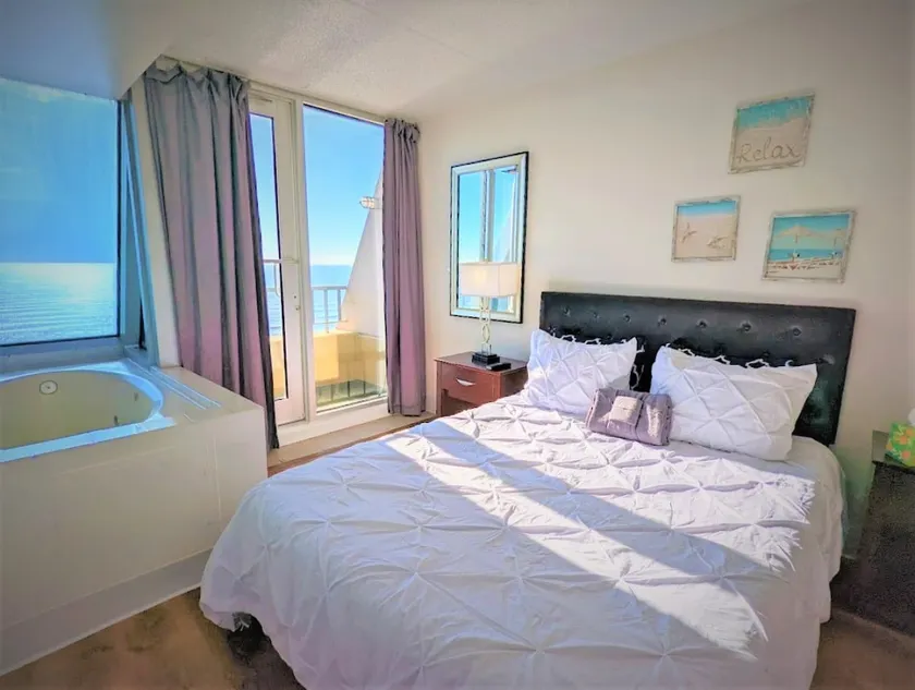 AC Bliss: SkyView Modern Penthouse - Image 1