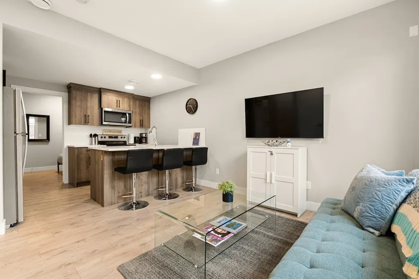 Modern 1Br Suite Near Downtown - Image 1