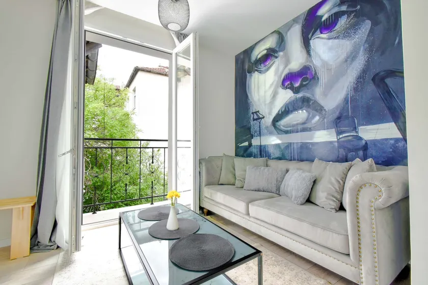 Art, Location, Quiet, Balcony, Perfect for 3 - Image 1