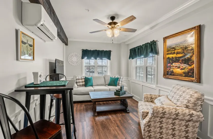 Seasons Hospitality Cozy 1BR Center of Town - Image 1