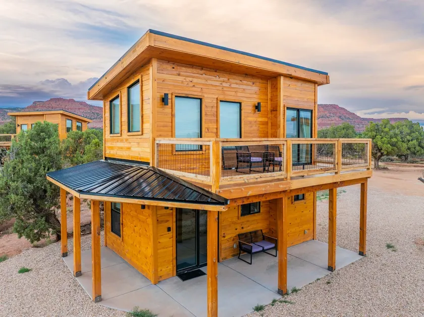 Stylish Tiny Cabin #1 in Kanab - Image 1