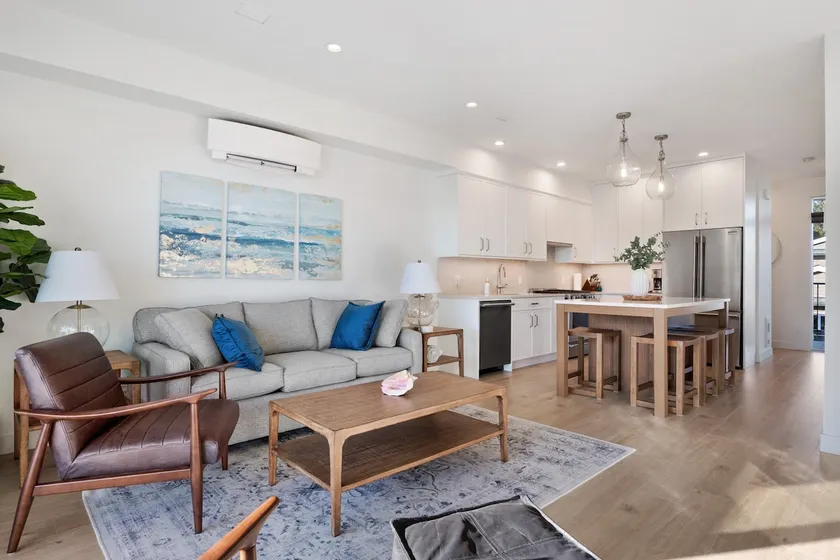 Amazing Beachfront Escape, Huge Patio, Ocean View! - Image 1