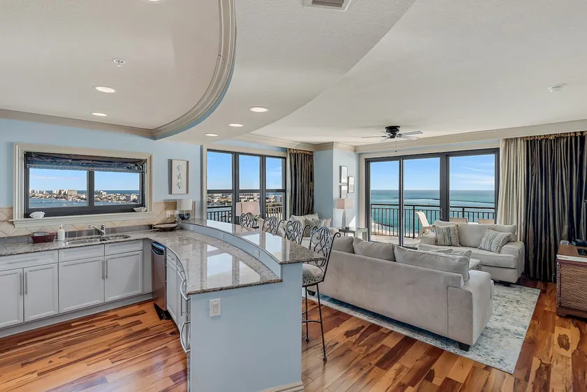 THE LUXE LOOKOUT | 4BR | SLEEPS 10 | WRAP AROUND BALCONY | POOL - Image 1