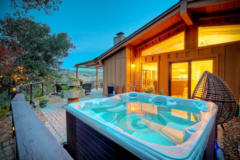 City Getaway • Hot Tub • Fire Pit • BBQ • Arcade - Image 1
