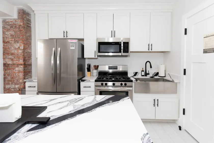 NEW! Boutique Condo Downtown Area - Image 1
