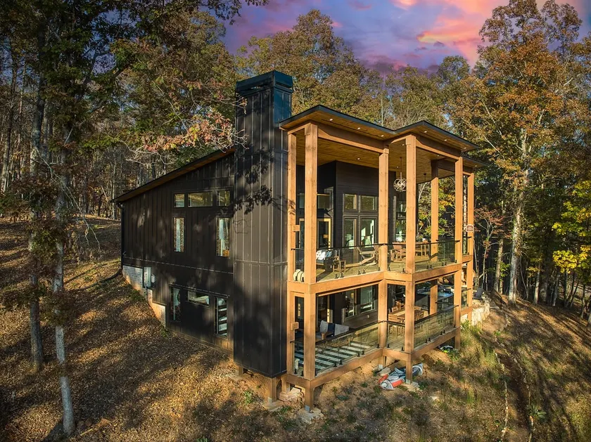Unforgettable river front, sauna hot tup pool tabl - Image 1