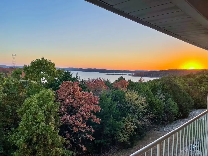 Sunset Daydream Elegant Condo on Table Rock! - Image 1