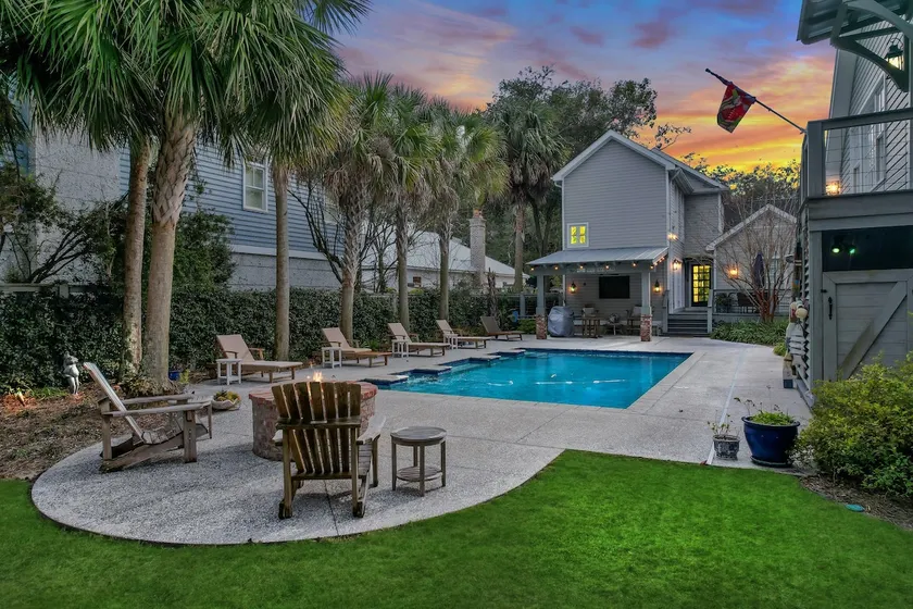 The Grey Pearl - Swimming Pool Premier Location - Image 1