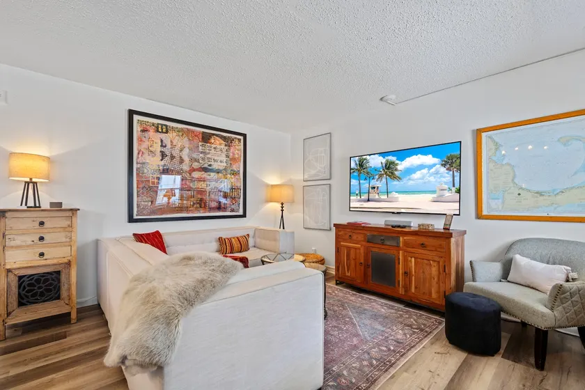 Serene Seaside Escape: 1BR Bliss! - Image 1