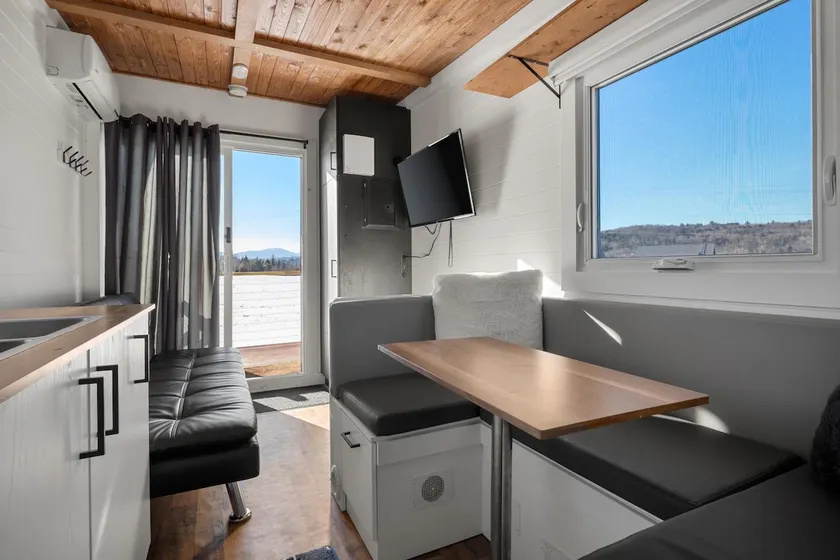 Modern & Upscale Tiny Home, Great Spot near Stowe - Image 1