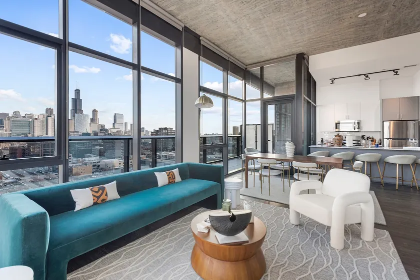 Stylish 2BR Retreat in Fulton Market for Getaways - Image 1
