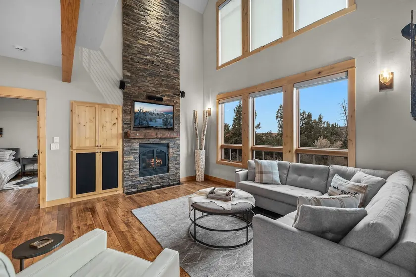 Private 2-King Luxury Cabin at Brasada Ranch: pools, golf, hot tubs and more! - Image 1