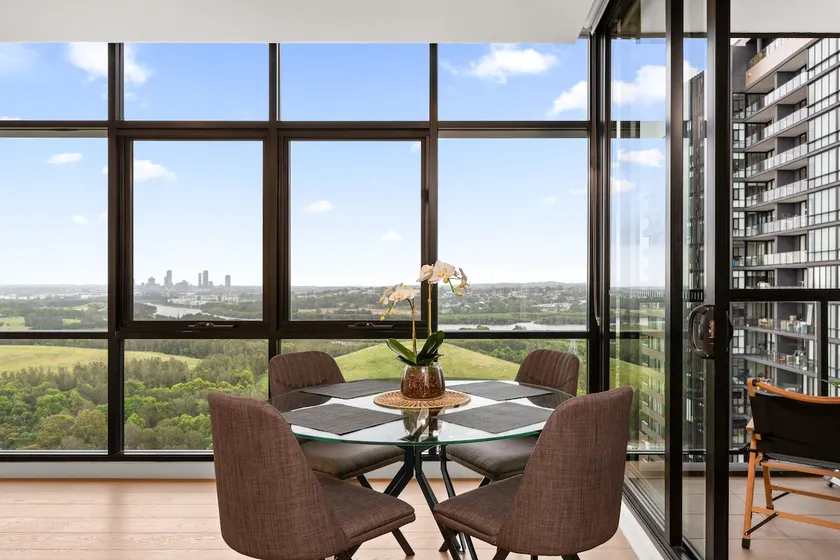 Chic 1-Bed with Pool by River, Ferry & Amenities - Image 1