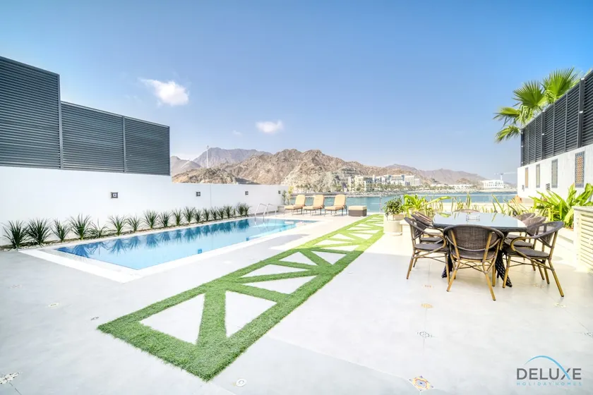 Special Offer with Chilled-Heated Pool & Ocean Views by Deluxe Holiday Homes - Image 1