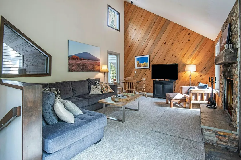 Home with hot tubs, pools, tennis, pickleball, gym - Image 1