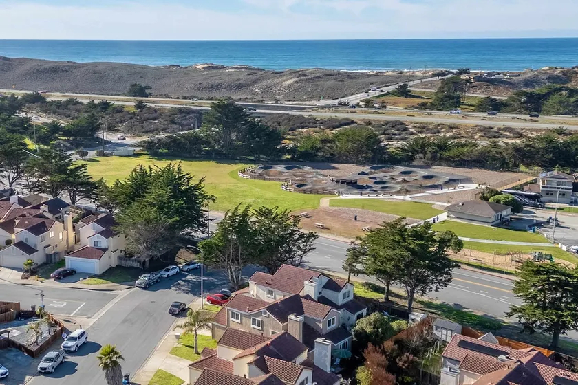 8-Guest Marina Beach Home Near Monterey Bay - Image 1