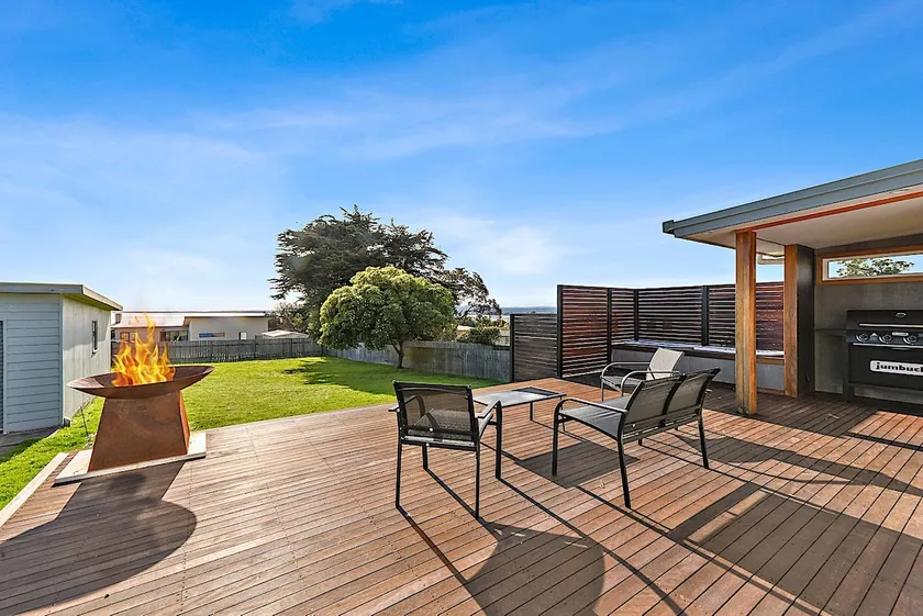 Sea Breeze Escape - Image 1