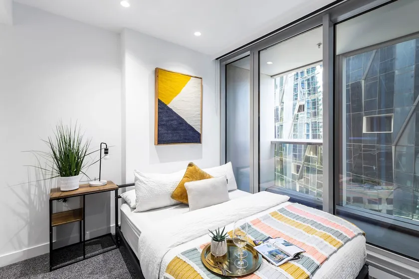 A Spacious & Lux Apt for 5 Next to Southern Cross - Image 1