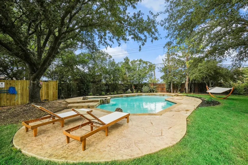 Tropical Pool Oasis - 5 BR Foosbal Cinema - Image 1